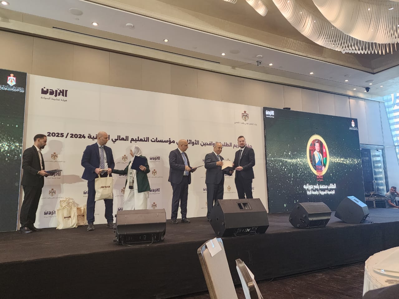 Madar Al-Saa Images 0.6210019612399139