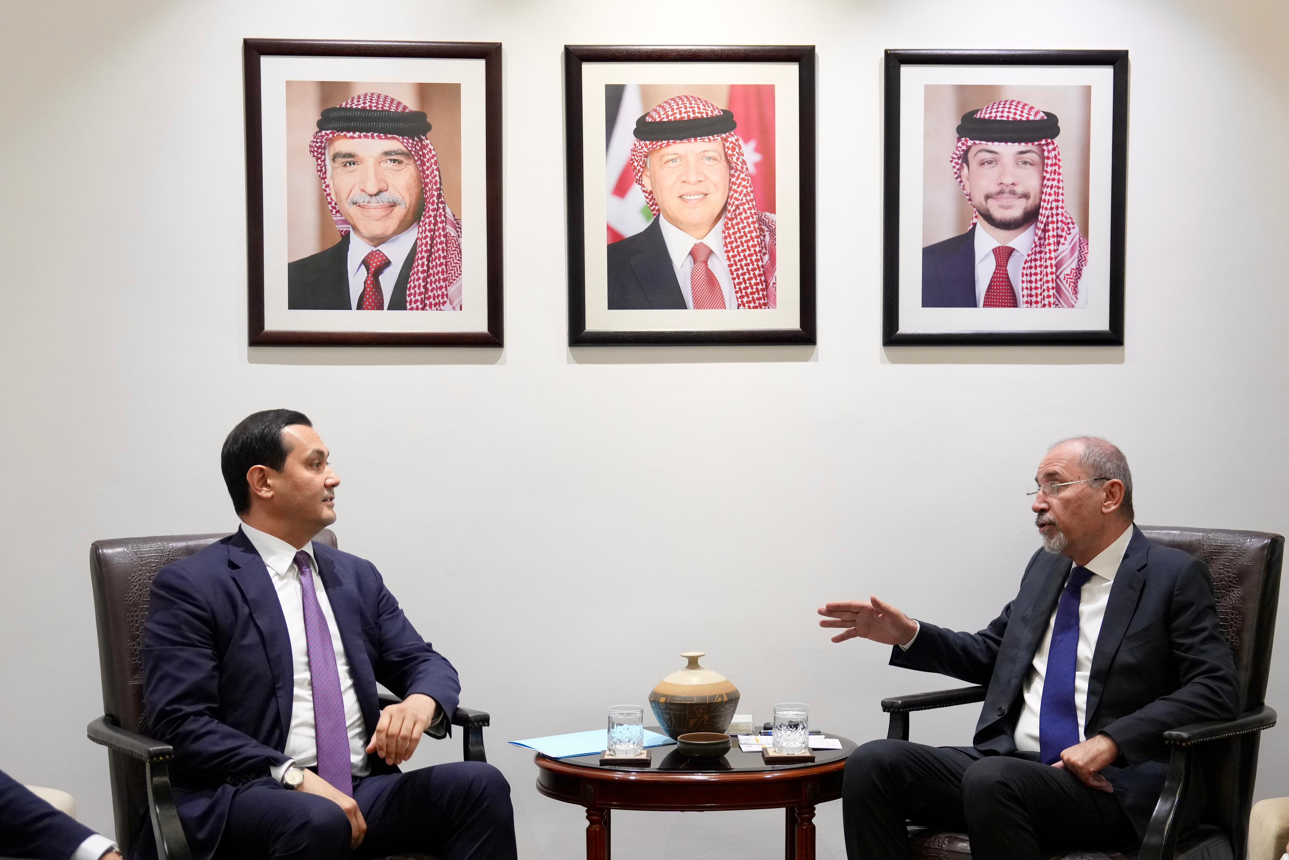 Madar Al-Saa Images 0.8790711306065468