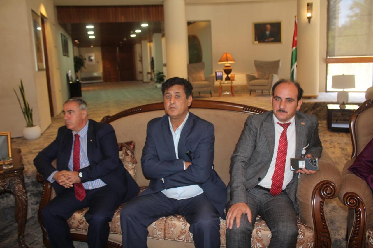 Madar Al-Saa Images 0.7642911330061944