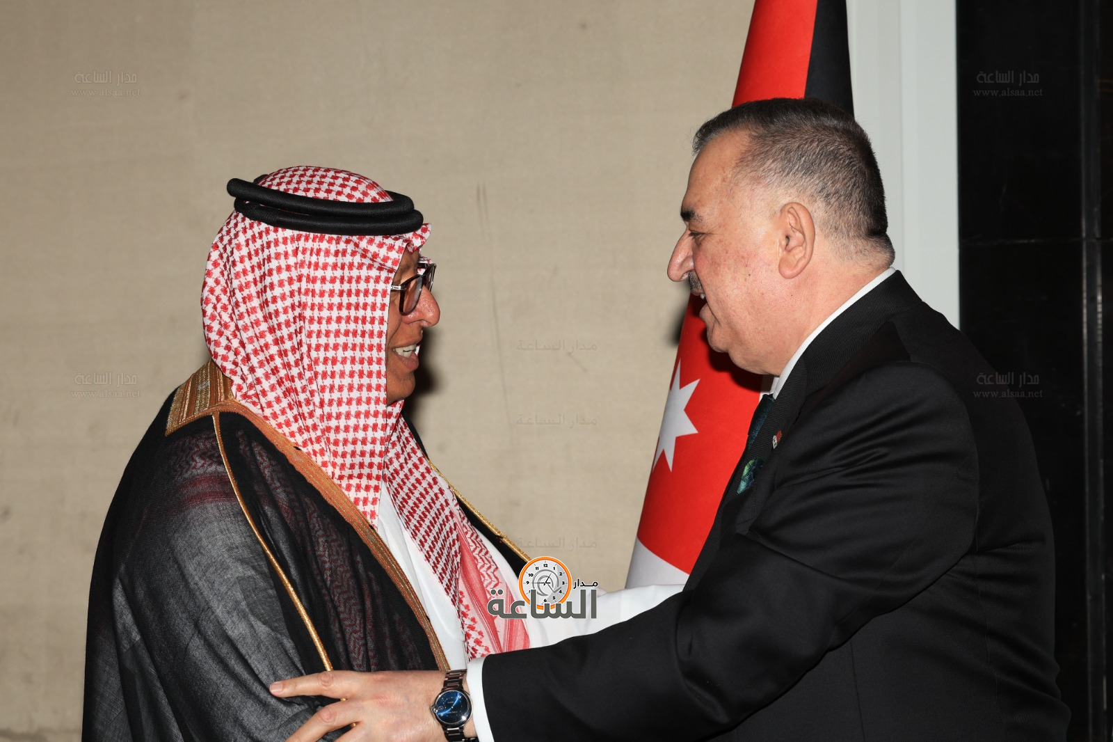 Madar Al-Saa Images 0.017645633816069206