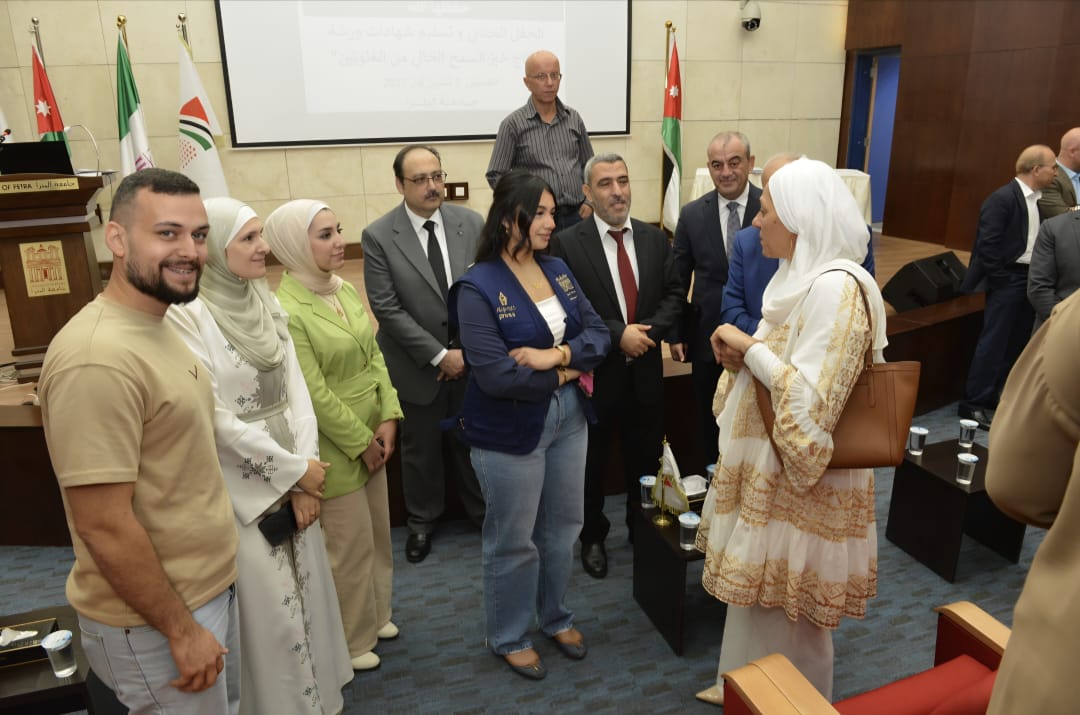 Madar Al-Saa Images 0.3906832942563776