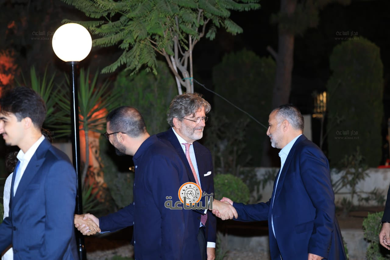 Madar Al-Saa Images 0.6569085686658799