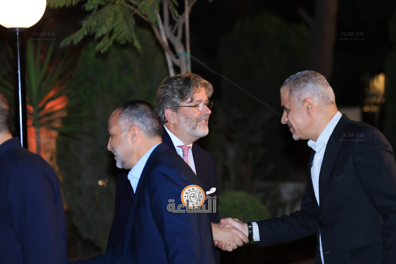 Madar Al-Saa Images 0.2378092713116835