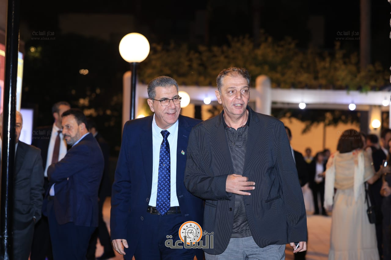 Madar Al-Saa Images 0.8868874744343411