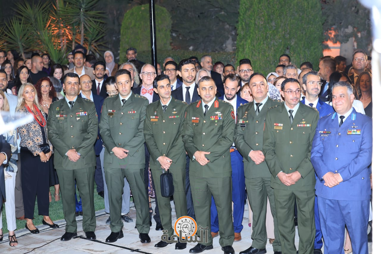 Madar Al-Saa Images 0.9305392158373073