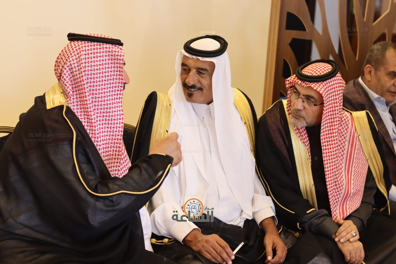 Madar Al-Saa Images 0.4390440117736205