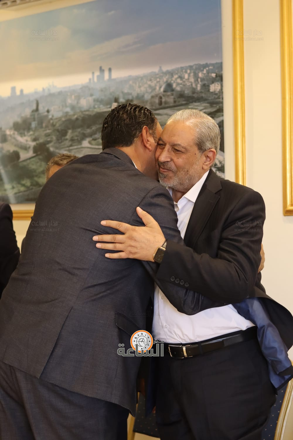 Madar Al-Saa Images 0.41543544894860807