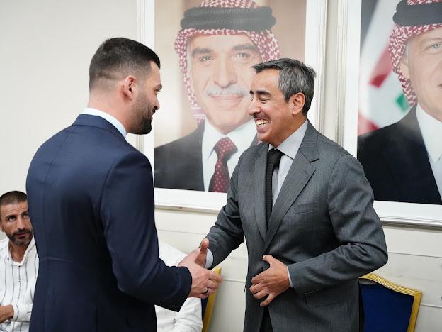 Madar Al-Saa Images 0.4845644309349233