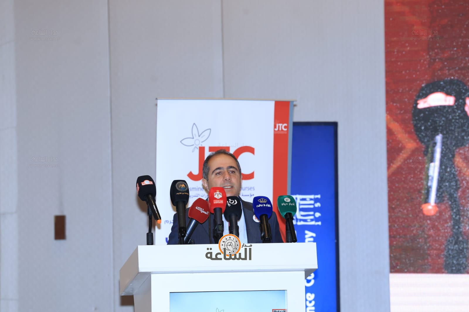 Madar Al-Saa Images 0.4633643423400915