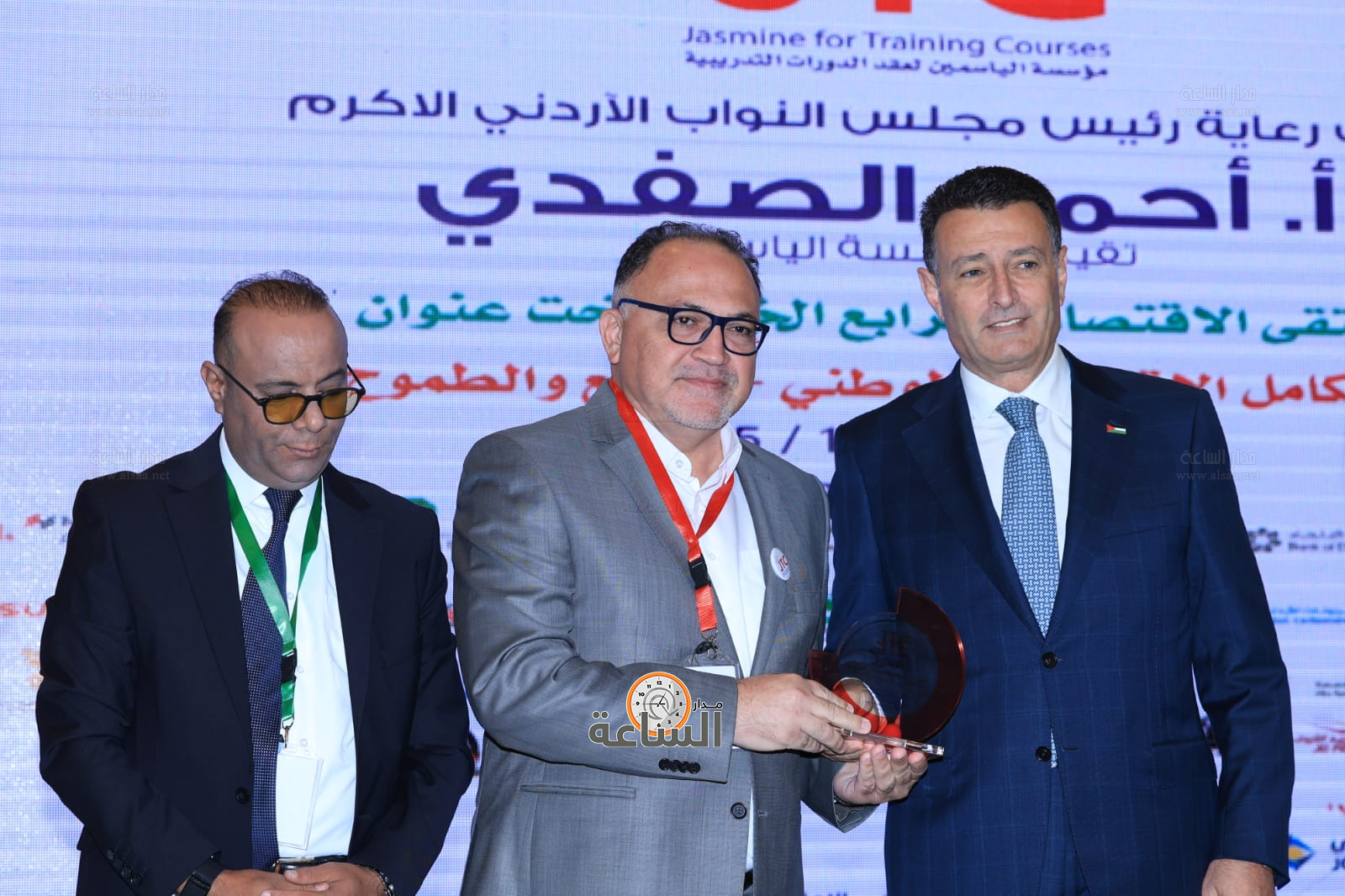 Madar Al-Saa Images 0.5415969213312526