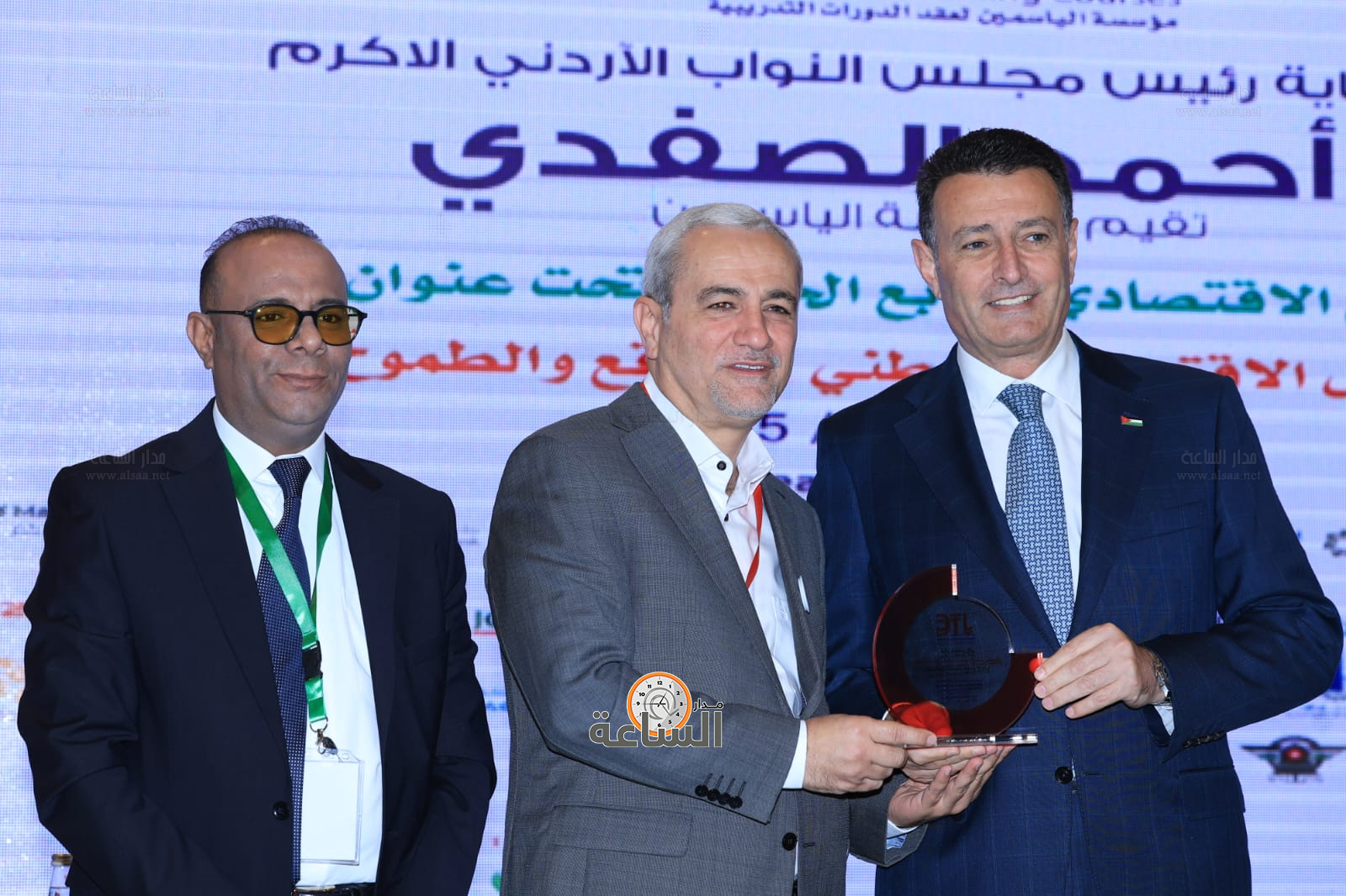 Madar Al-Saa Images 0.6090997561788125