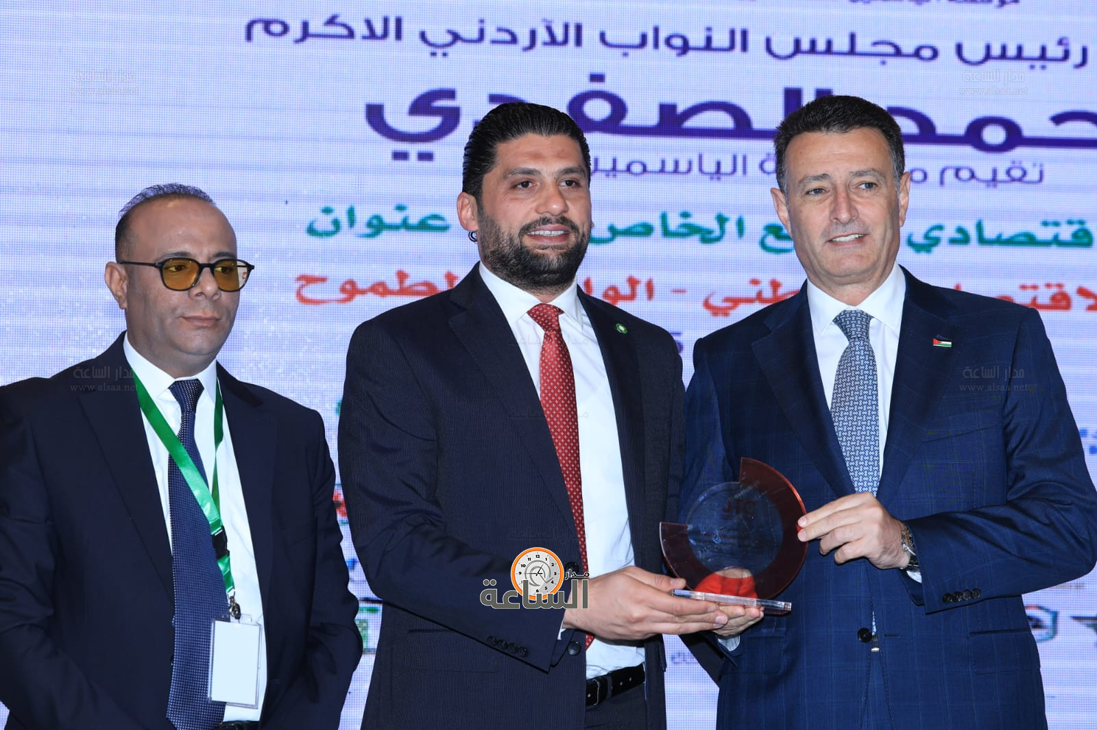 Madar Al-Saa Images 0.2544191883839274