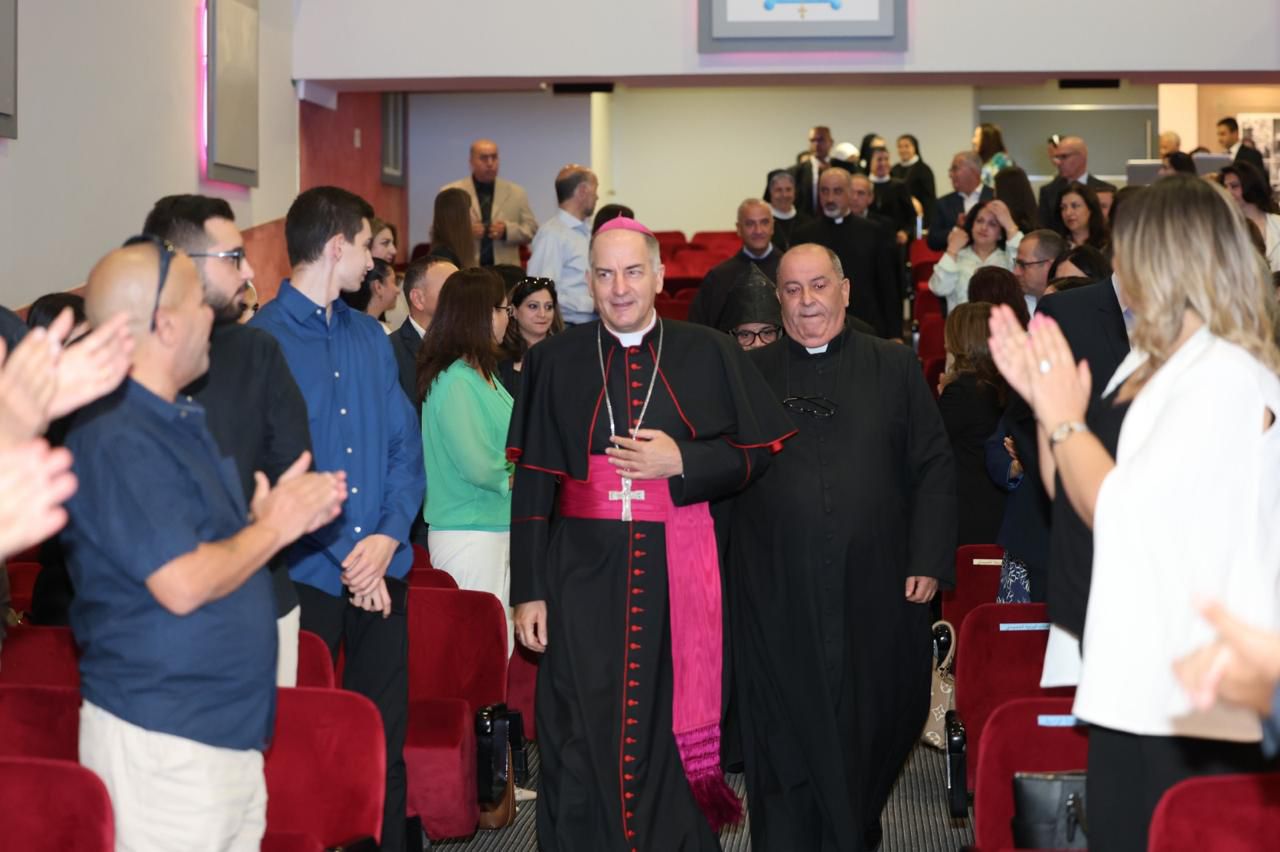 Madar Al-Saa Images 0.7860312910368162