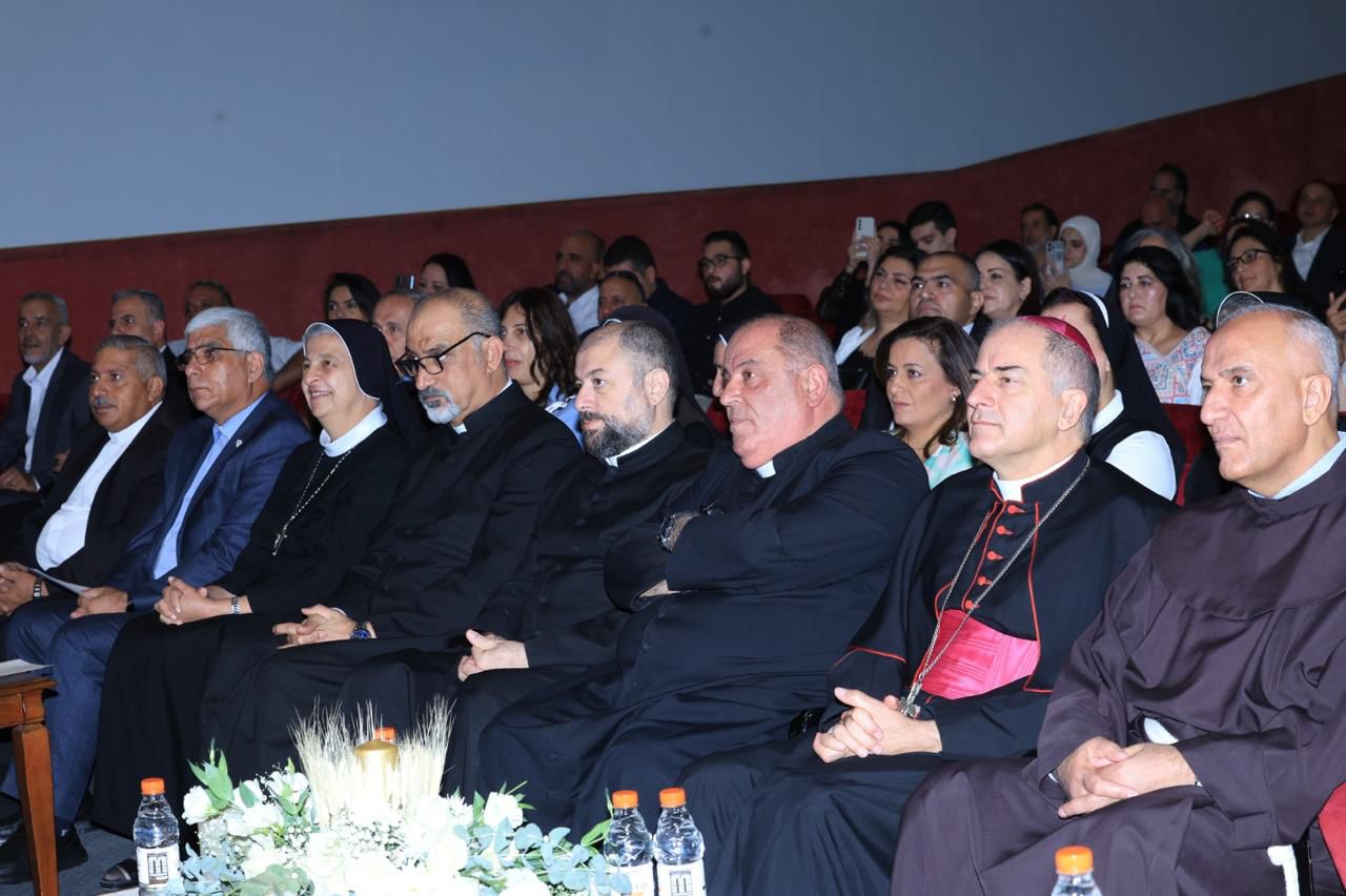 Madar Al-Saa Images 0.1007952410159193