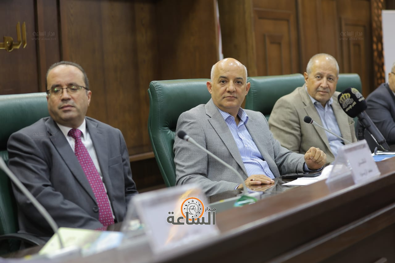 Madar Al-Saa Images 0.8805901475494997