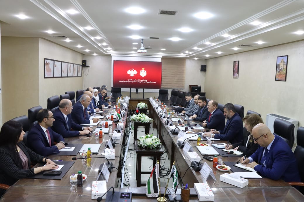 Madar Al-Saa Images 0.5744484147388982