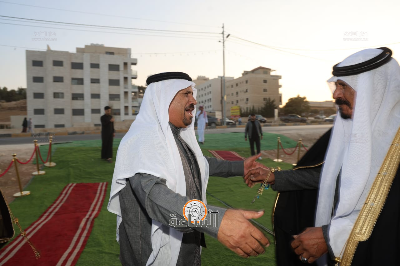 Madar Al-Saa Images 0.2448183240584747