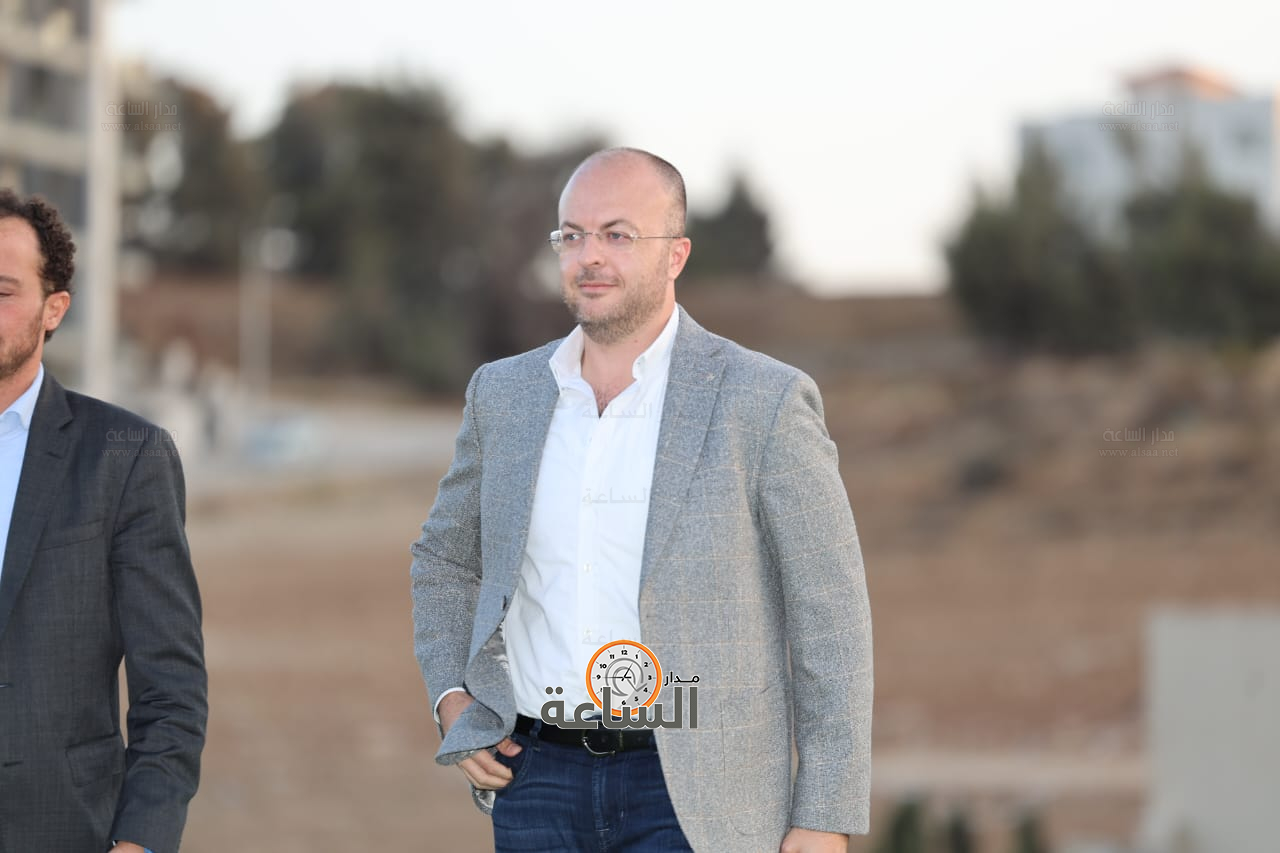 Madar Al-Saa Images 0.7807175440180703