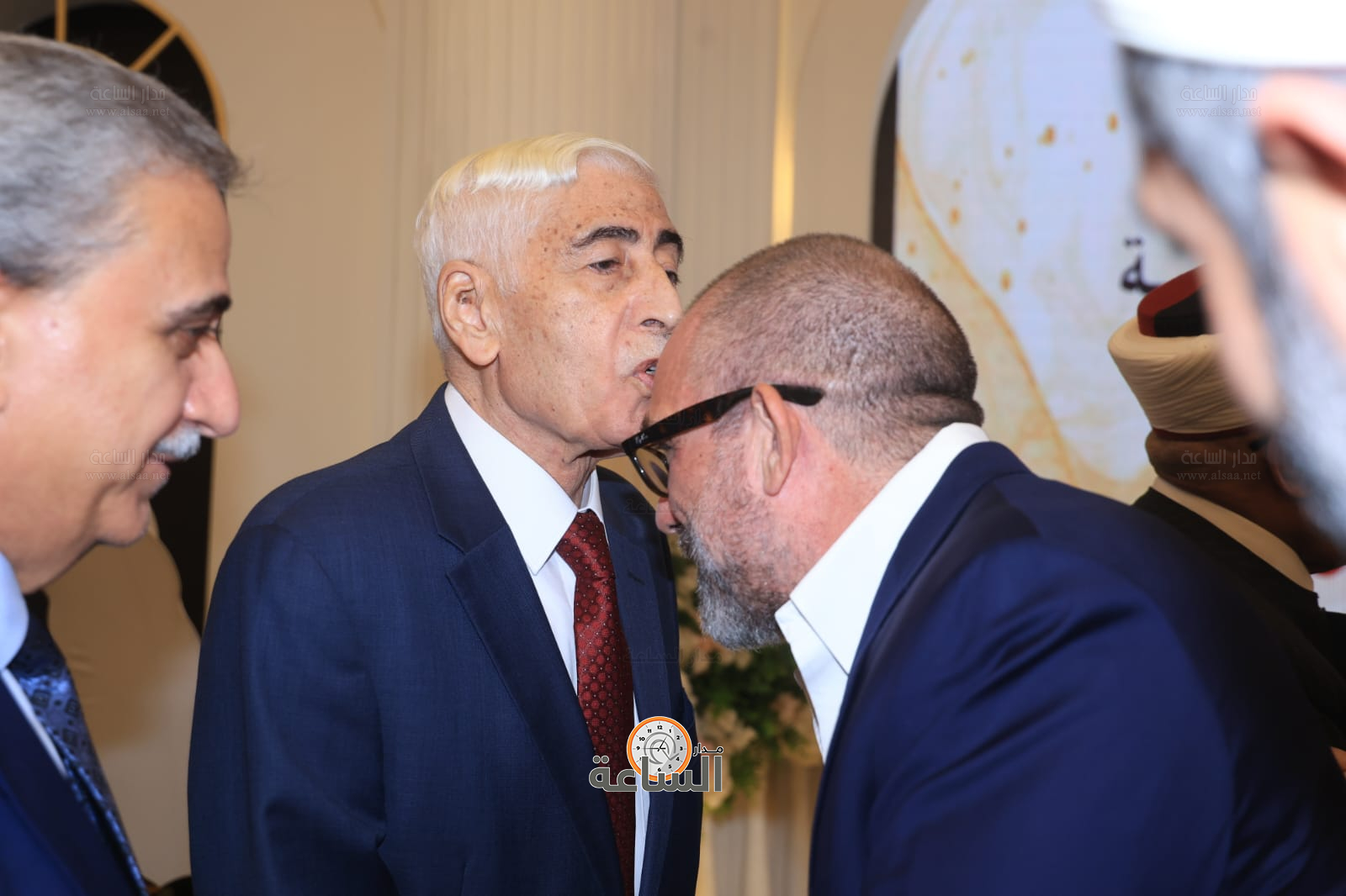 Madar Al-Saa Images 0.15705721510152315