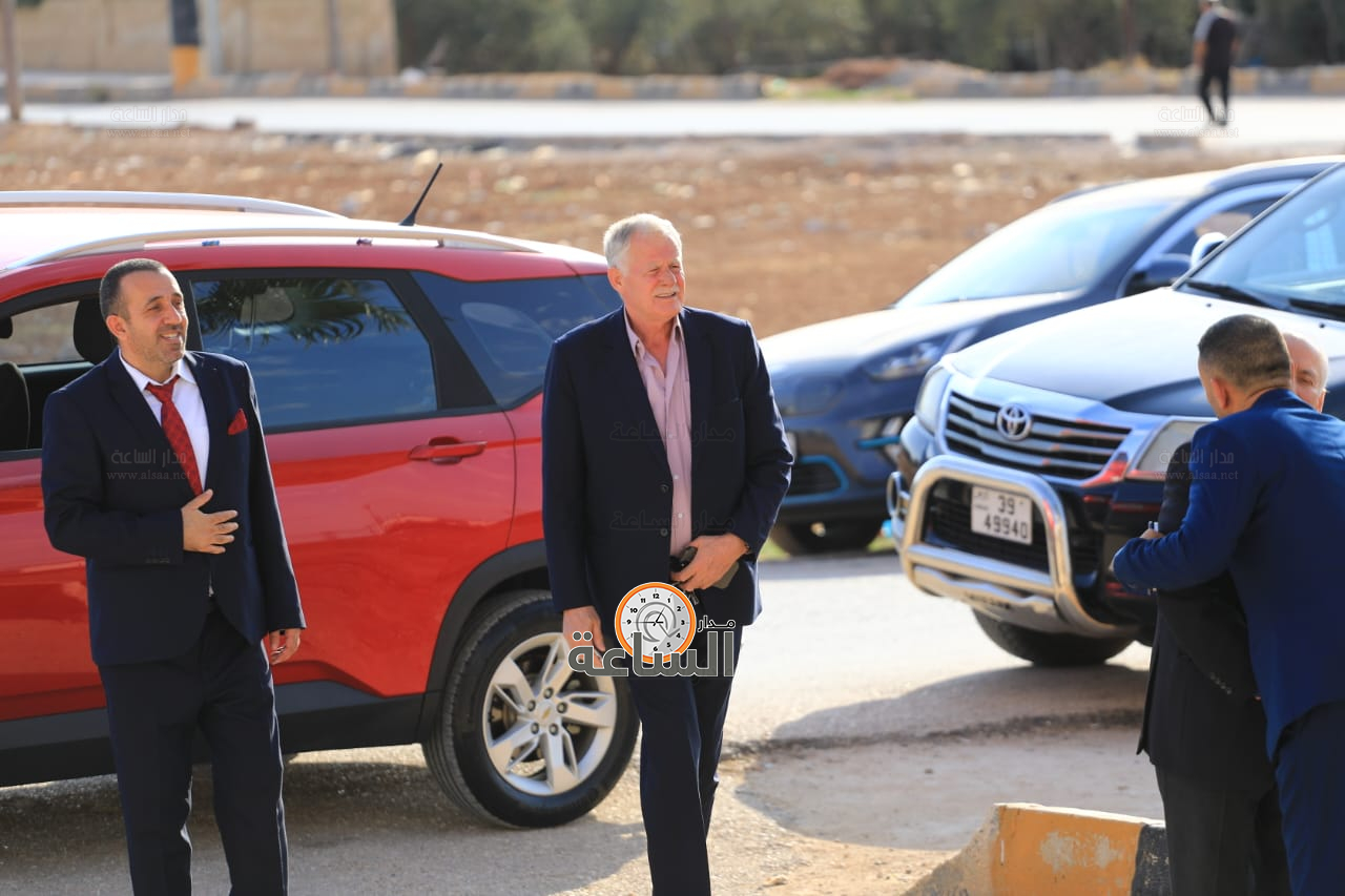 Madar Al-Saa Images 0.7733323858299744