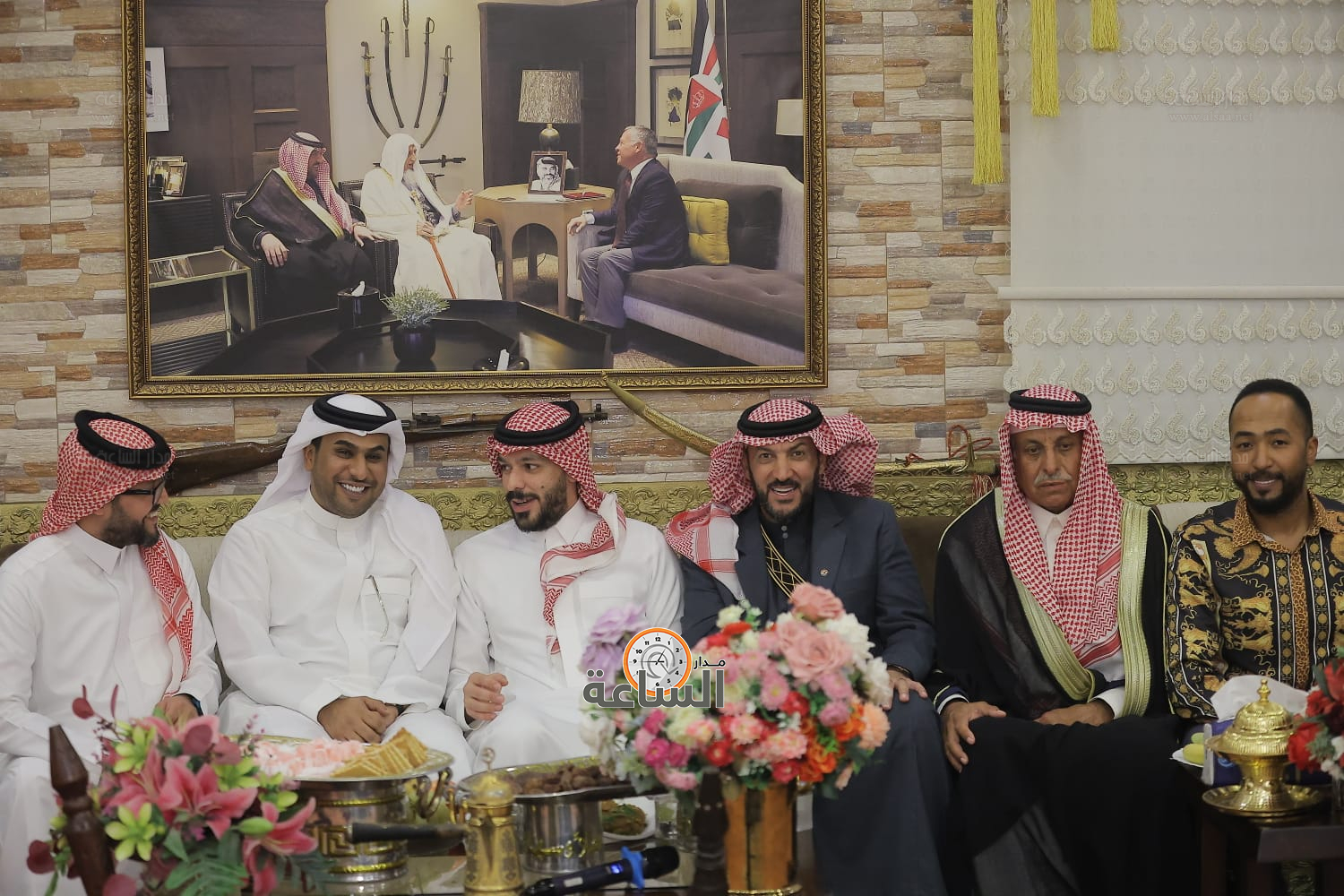 Madar Al-Saa Images 0.20031222907497925