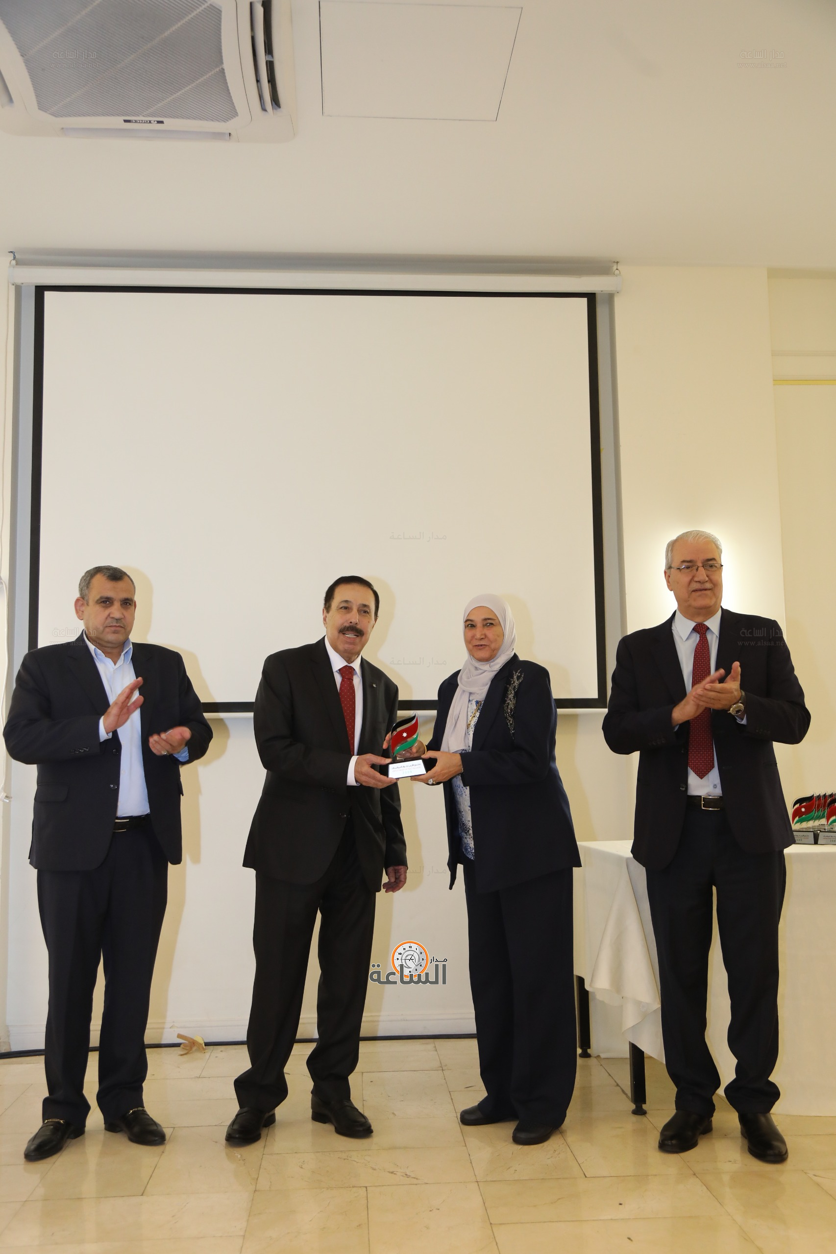 Madar Al-Saa Images 0.5231655512501184