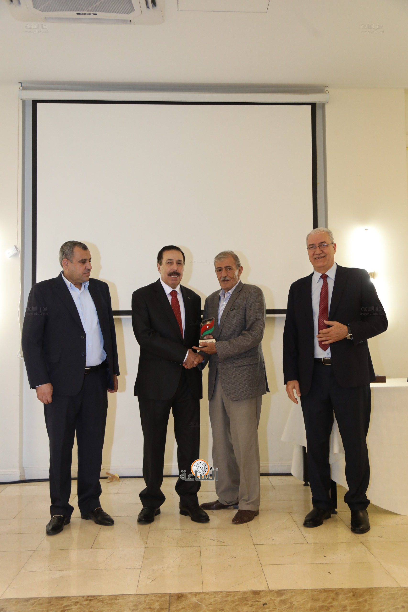 Madar Al-Saa Images 0.1507803783365692