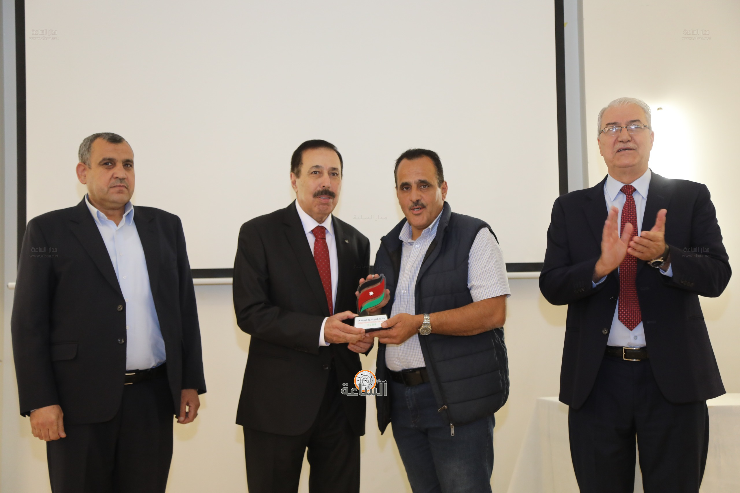 Madar Al-Saa Images 0.35808553328747683