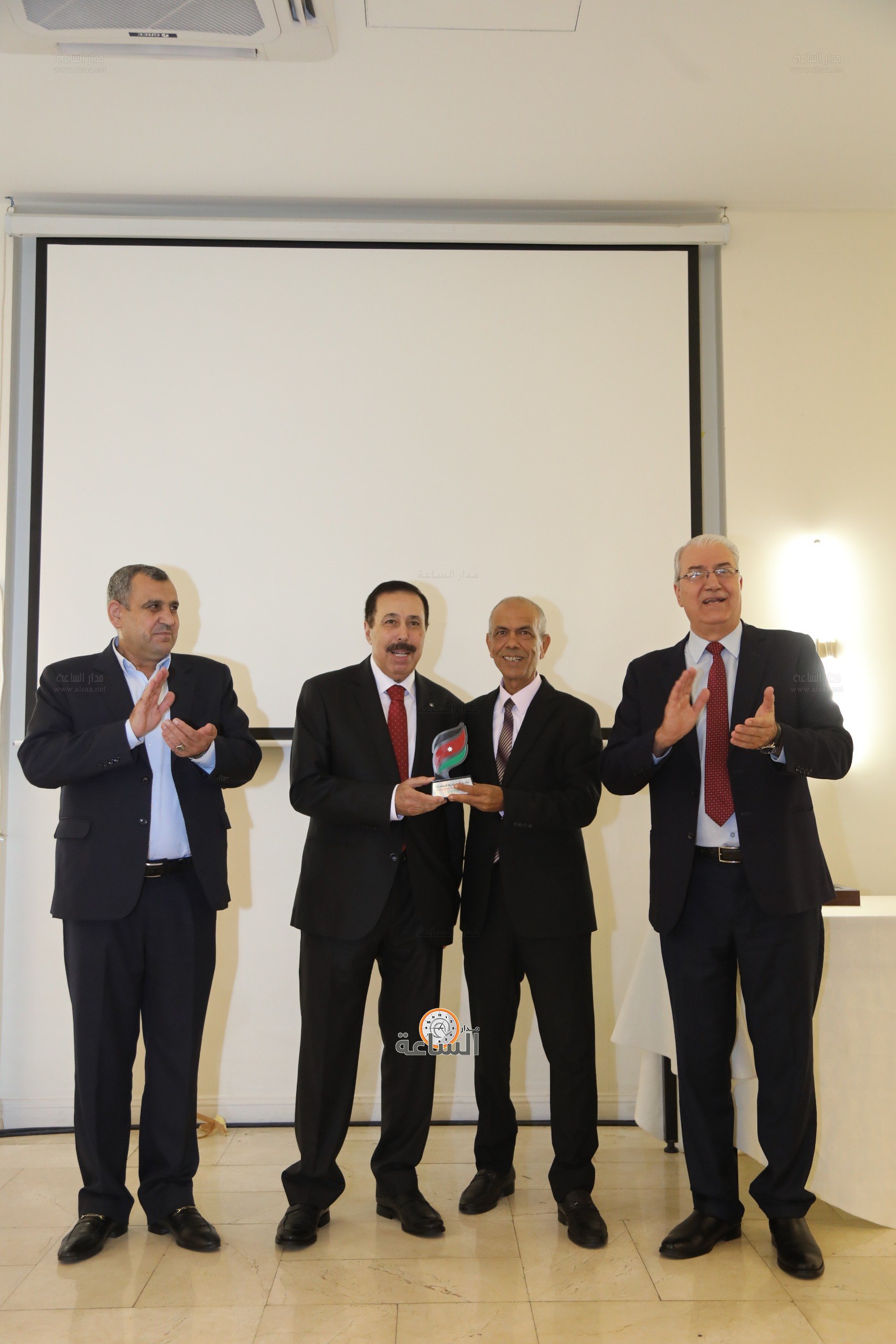 Madar Al-Saa Images 0.6056374169313025