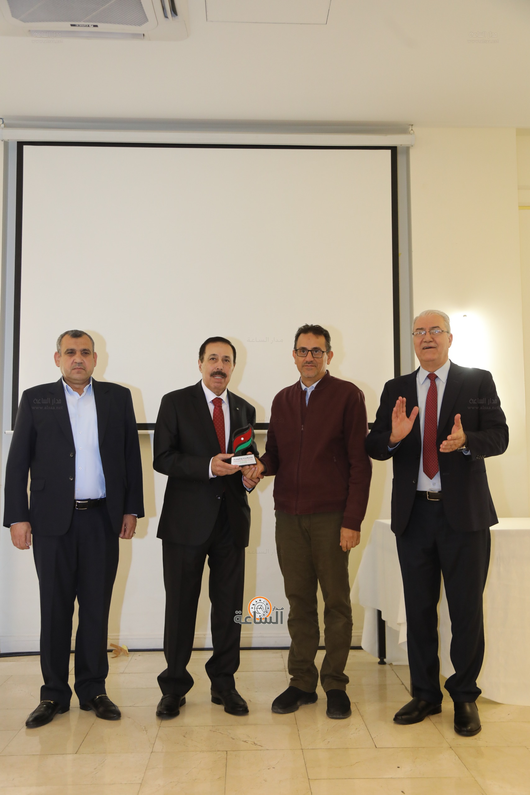 Madar Al-Saa Images 0.9622098205859877