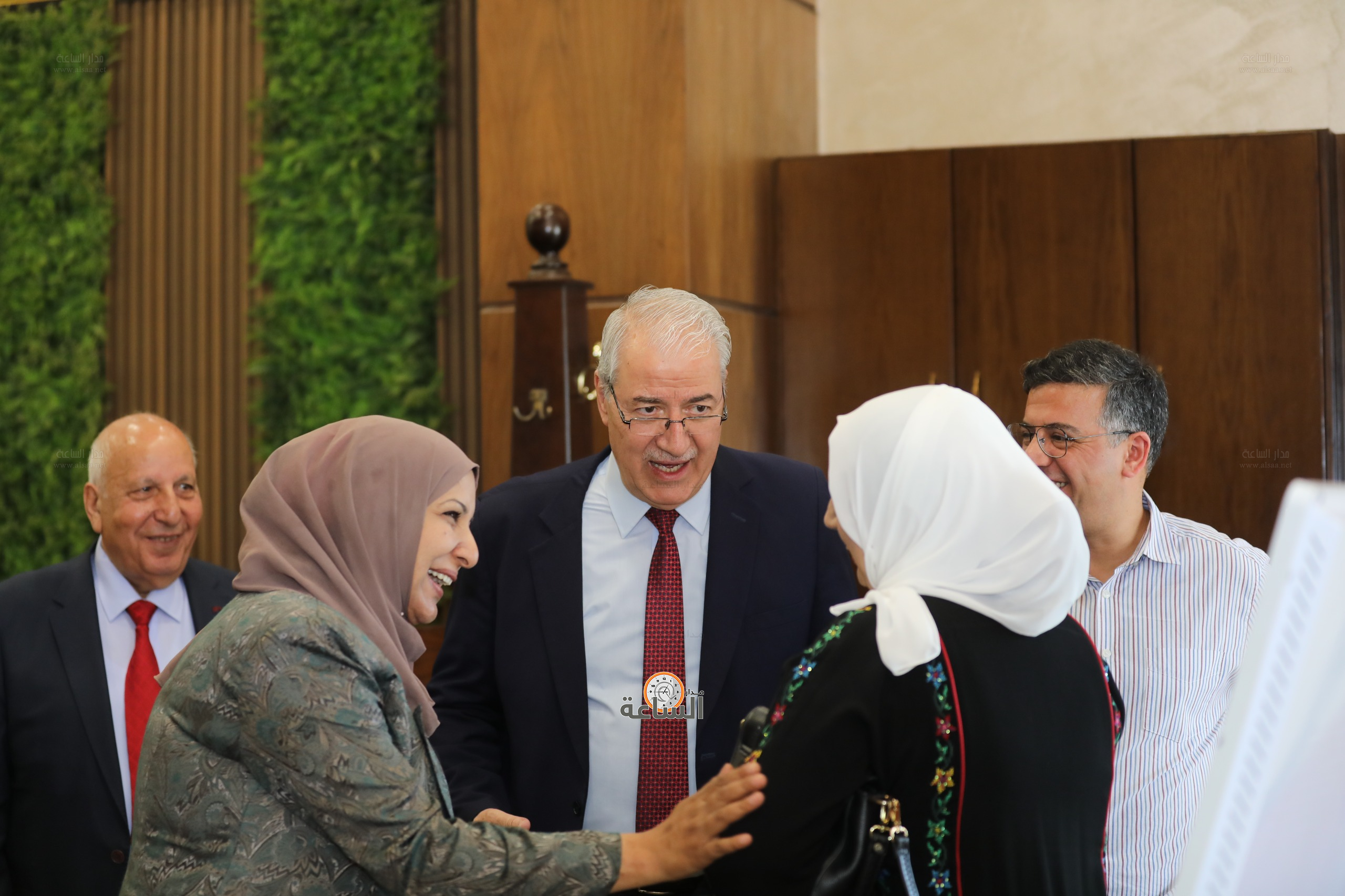 Madar Al-Saa Images 0.804515408852472