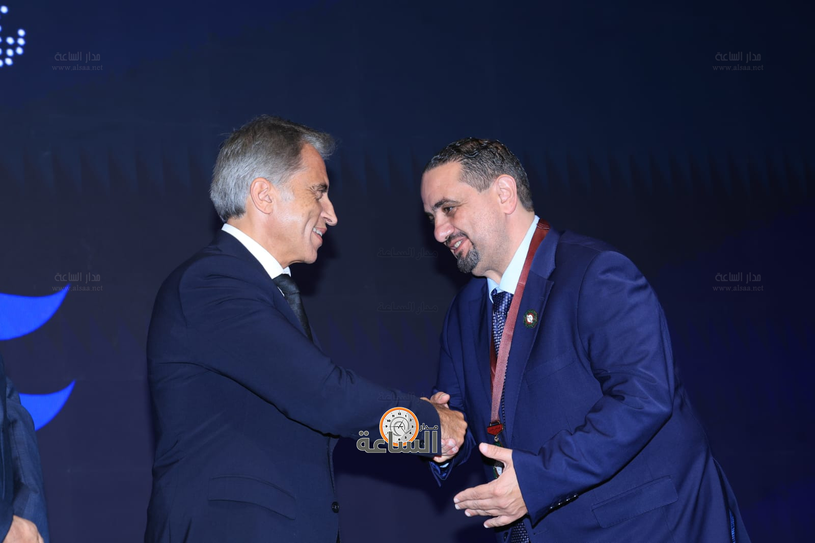 Madar Al-Saa Images 0.9347115180558732