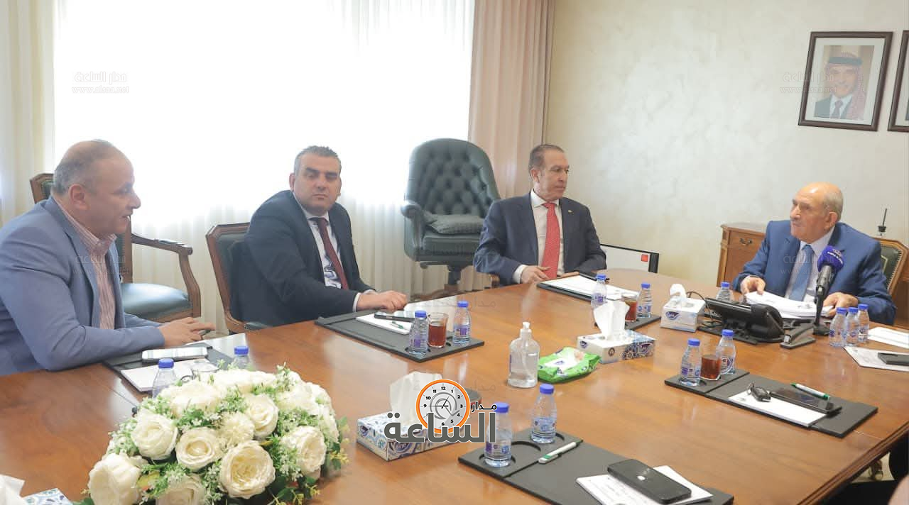 Madar Al-Saa Images 0.3686474792232747