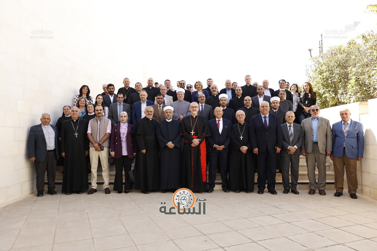 Madar Al-Saa Images 0.09097578401379947