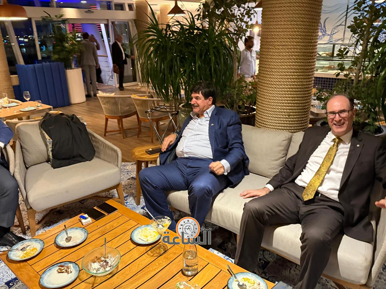 Madar Al-Saa Images 0.7699736318662771