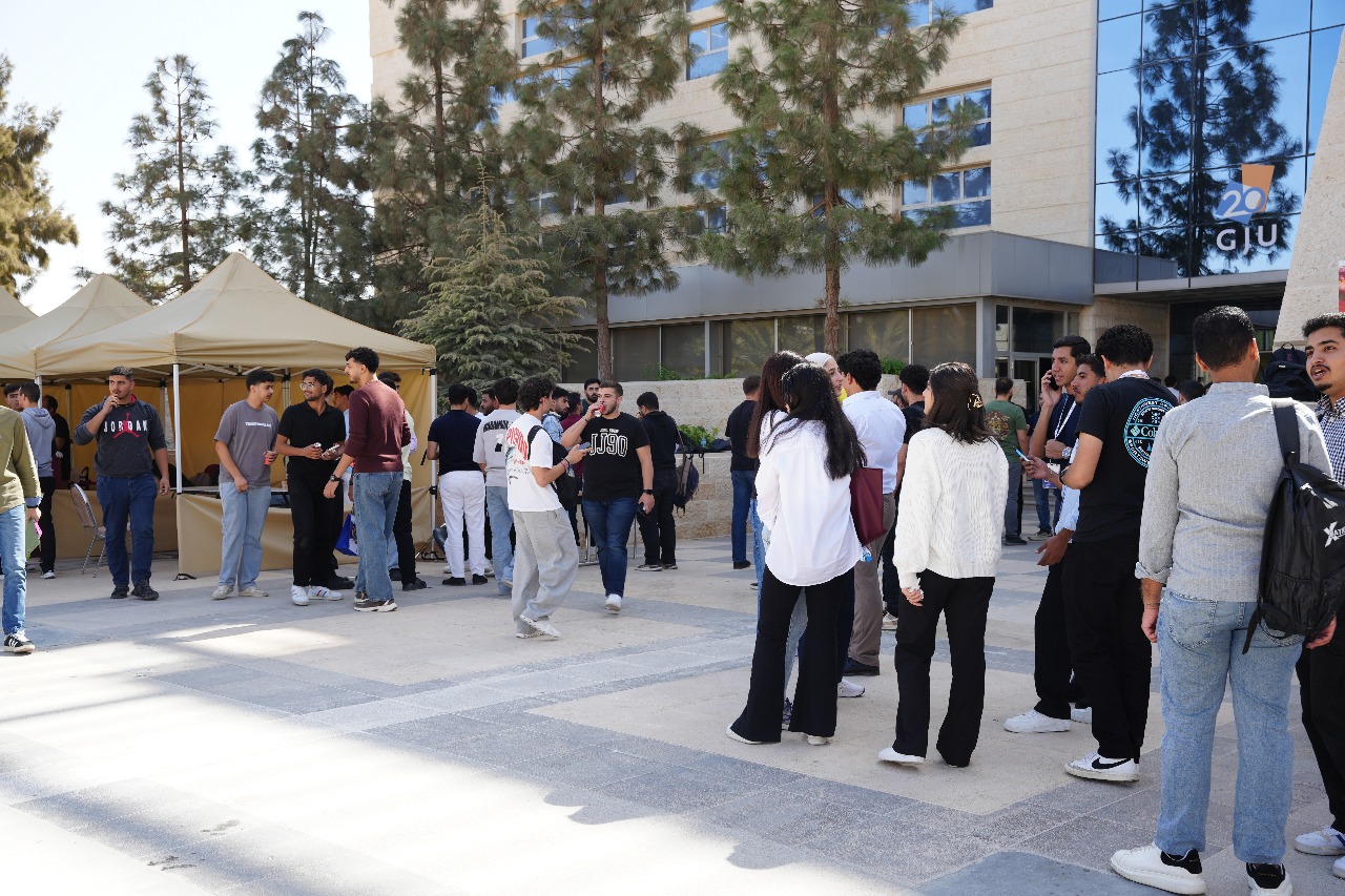 Madar Al-Saa Images 0.9761247930076731