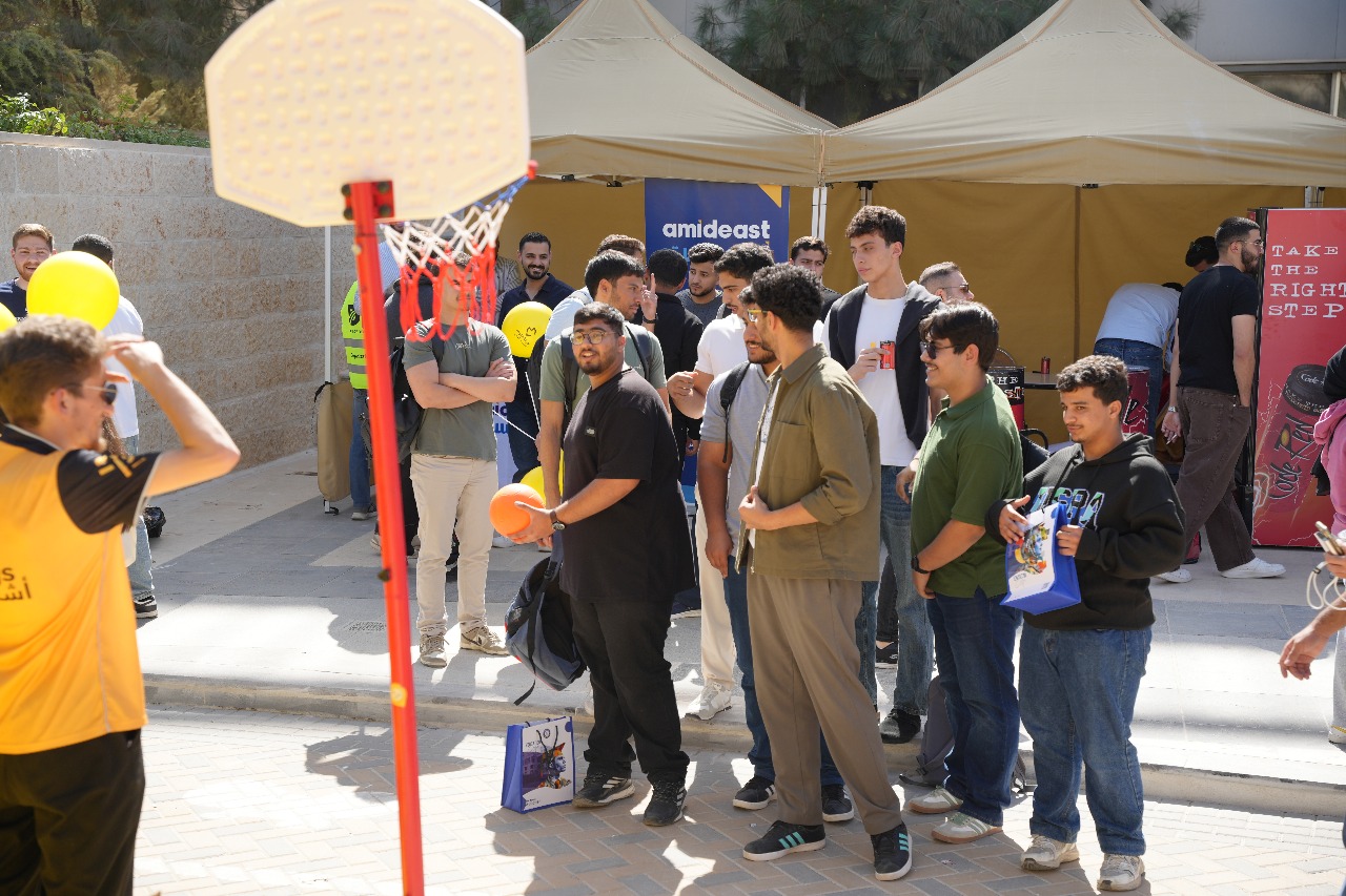 Madar Al-Saa Images 0.7221659290373769