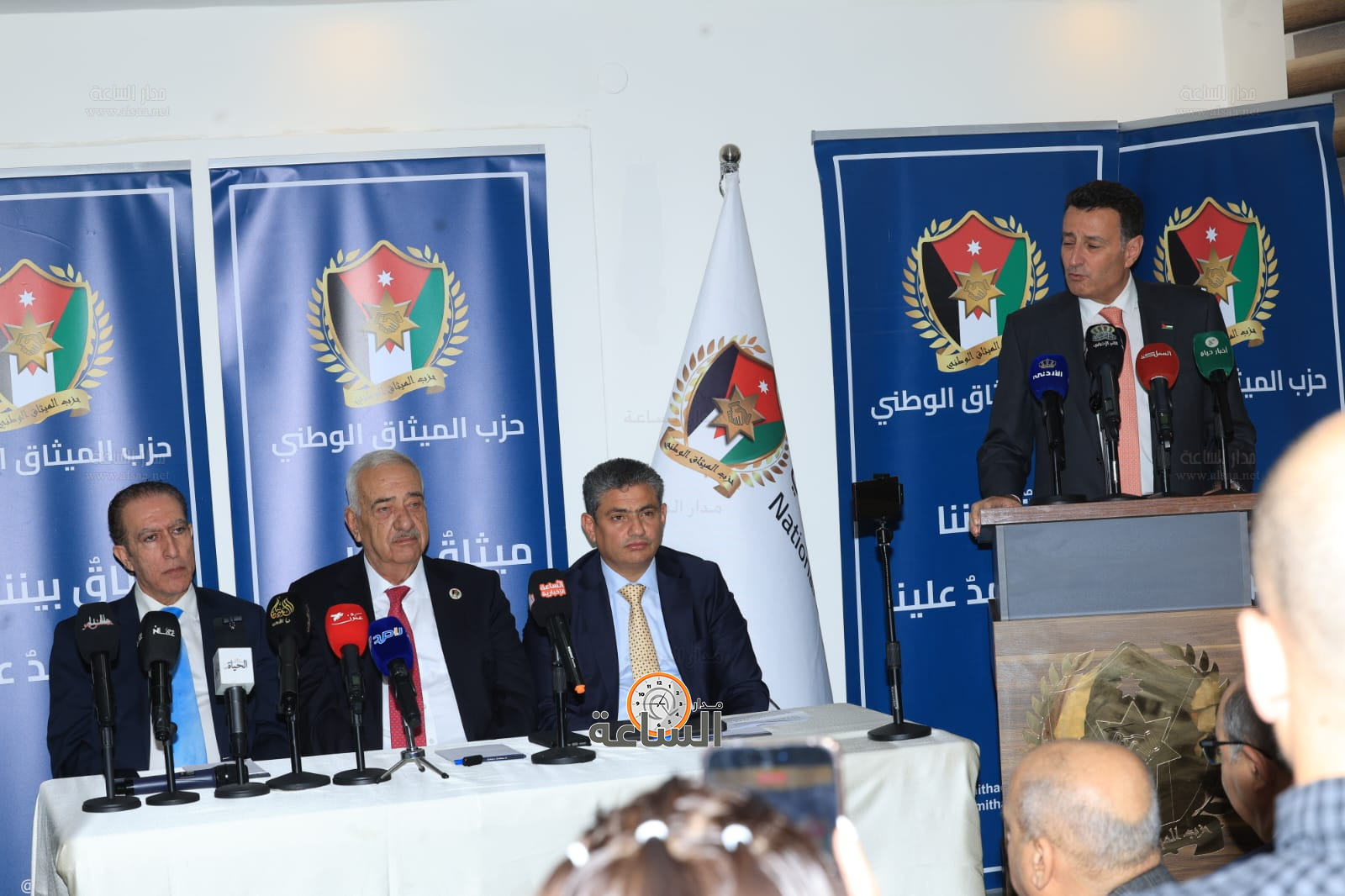 Madar Al-Saa Images 0.8203374657823598