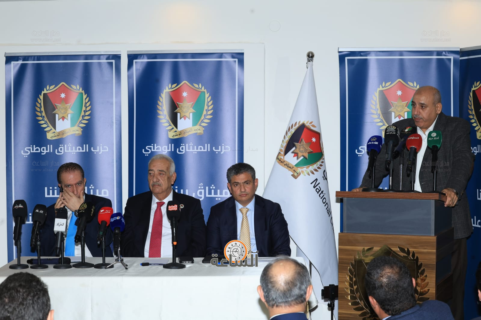 Madar Al-Saa Images 0.1838356628796397