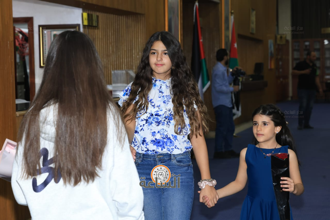 Madar Al-Saa Images 0.8521566288565917