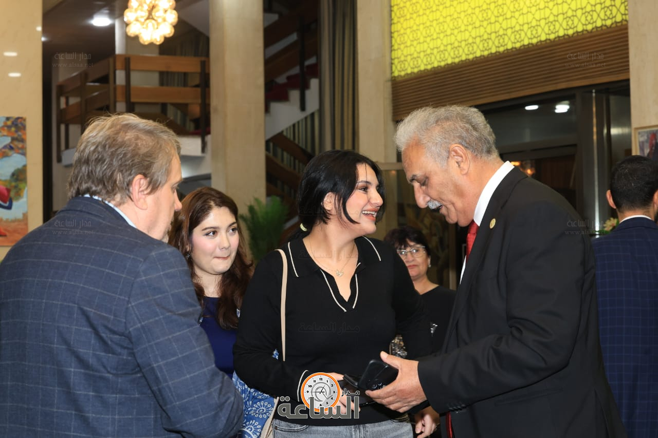 Madar Al-Saa Images 0.859591913375267