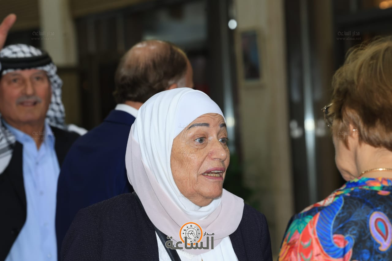 Madar Al-Saa Images 0.3844655645874123