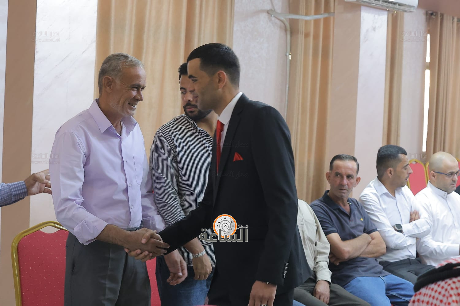 Madar Al-Saa Images 0.9619250998589125