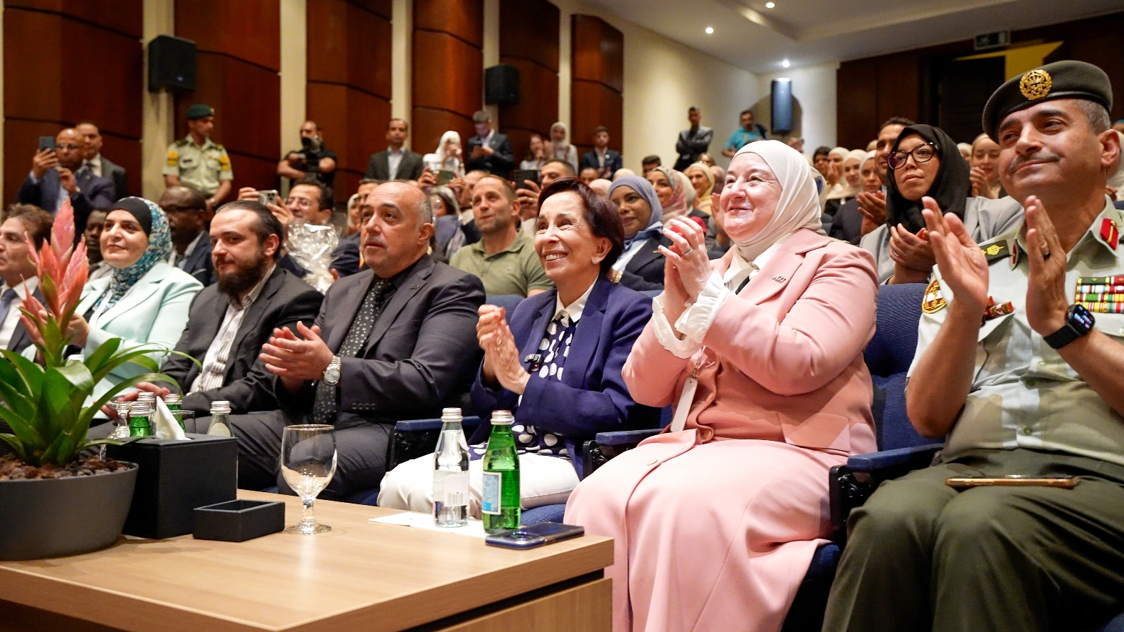 Madar Al-Saa Images 0.915818191330865