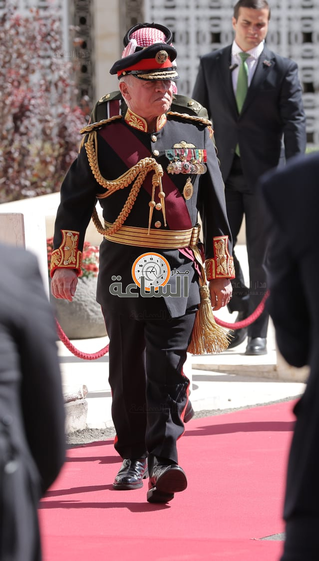 الملك يصل الى مجلس الامة لالقاء خطبة العرش