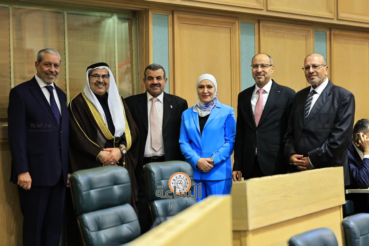 Madar Al-Saa Images 0.38812433873497154