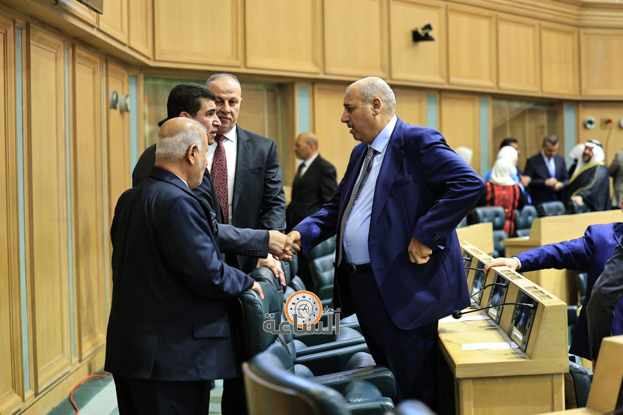 Madar Al-Saa Images 0.8175340961499897