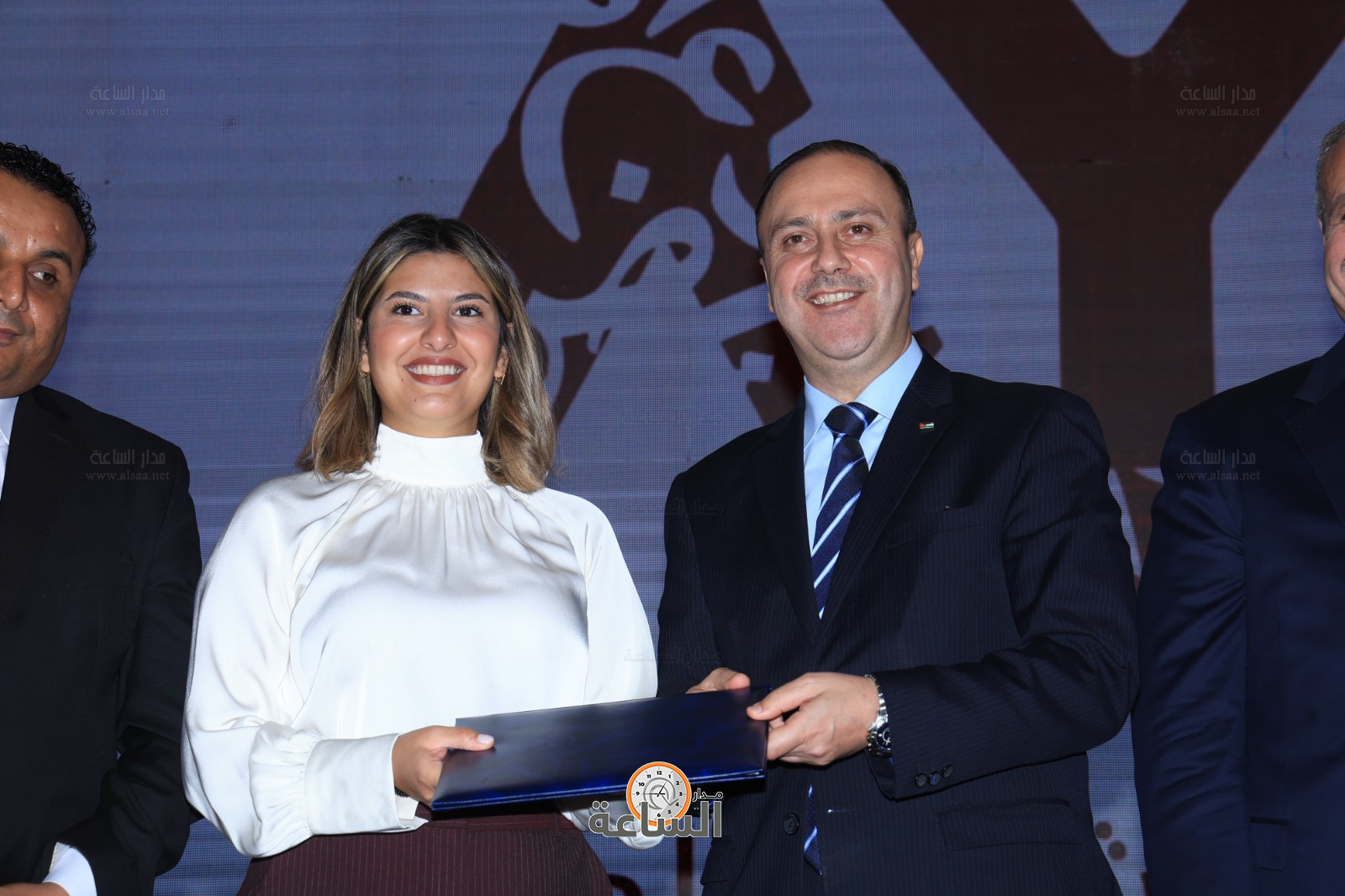 Madar Al-Saa Images 0.3539264298399295