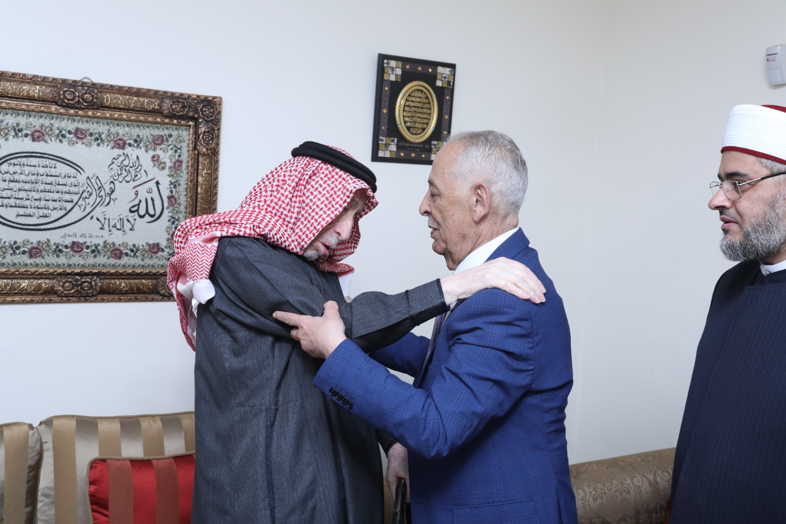 Madar Al-Saa Images 0.989165122552768