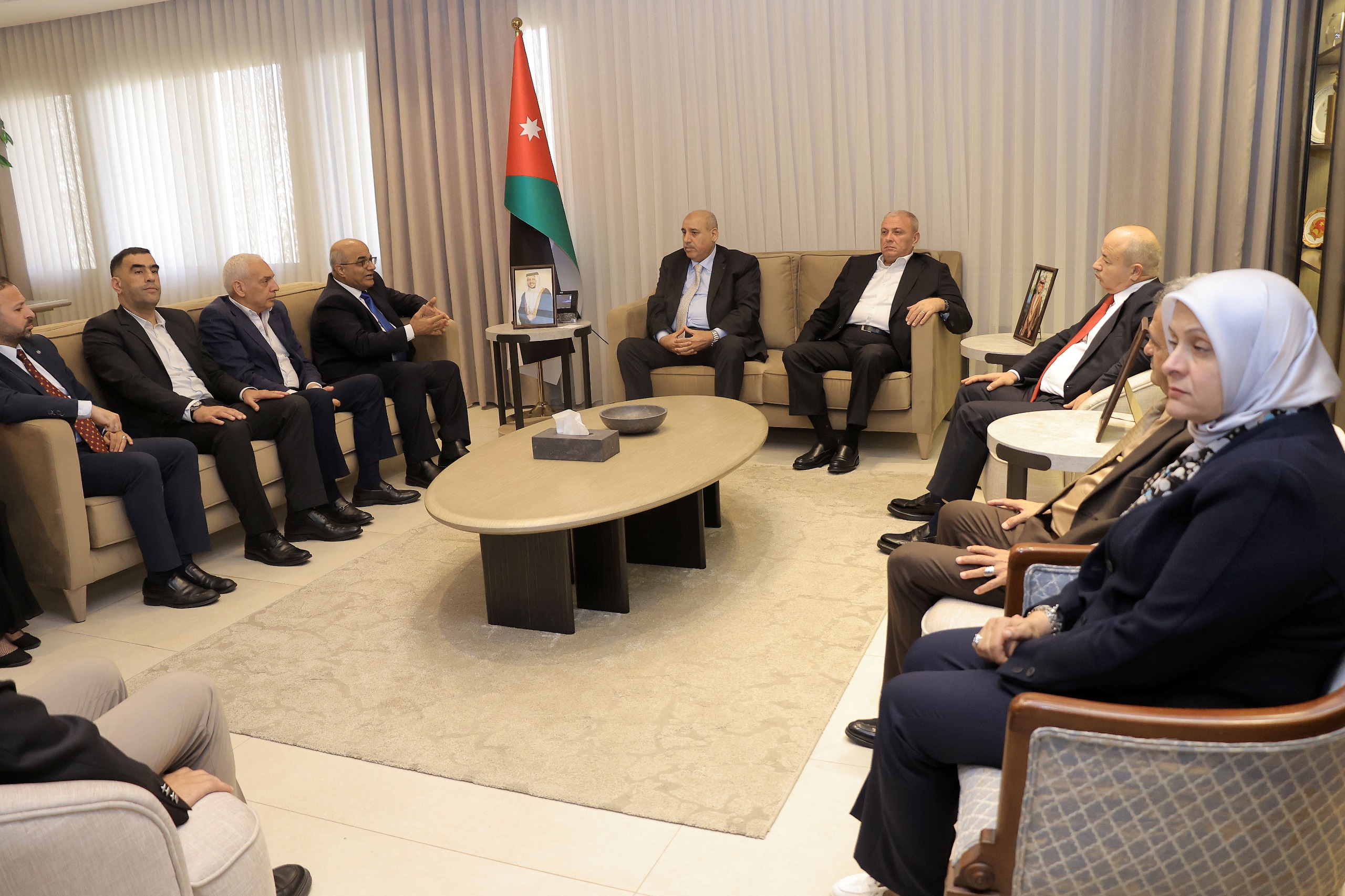 Madar Al-Saa Images 0.7882184367269225